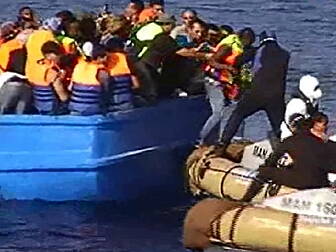 40 found dead on migrant boat